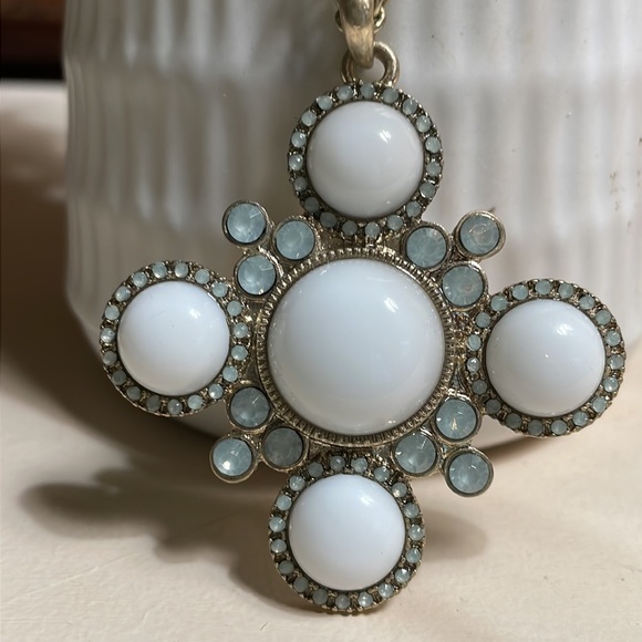 Danielle Stevens Necklace 18” medallion necklace 🍾❤️ Store 🏬 liquidation - Picture 3 of 3